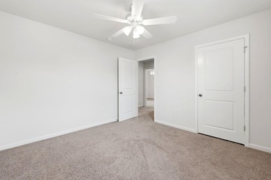 Spacious and beautifully maintained 5-bedroom, 3 full bath home - photo 28