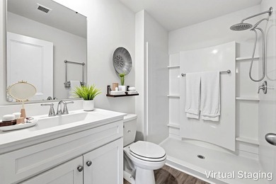 Spacious and beautifully maintained 5-bedroom, 3 full bath home - photo 33
