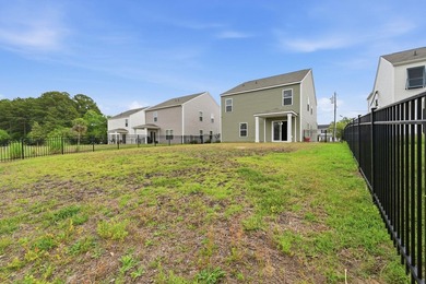 Spacious and beautifully maintained 5-bedroom, 3 full bath home - photo 40