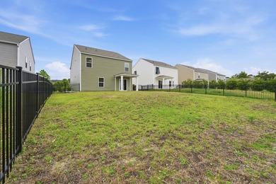 Spacious and beautifully maintained 5-bedroom, 3 full bath home - photo 41