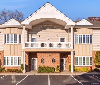 (private lake, pond, coastal) Condo Sale Pending in Amityville New York