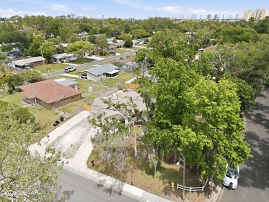 BRING ALL OFFERS Welcome to this charming, 3-bedroom, 1.5-bath - photo 4