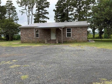 Cute home on Lakefront property! Covered back patio, and recent - photo 1