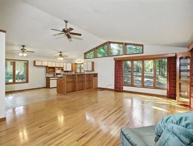 Escape to the lake and soak up the good life in this 3 bedroom - photo 14