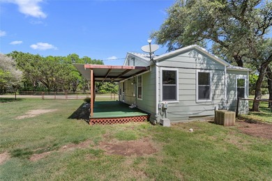 Charming 2 bedroom, 1 bath home near Lake Whitney just a short - photo 3