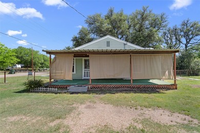 Charming 2 bedroom, 1 bath home near Lake Whitney just a short - photo 5
