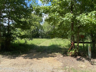42 beautiful acres, with rolling pastures, mature trees and - photo 2