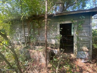 42 beautiful acres, with rolling pastures, mature trees and - photo 6