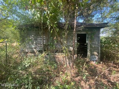 42 beautiful acres, with rolling pastures, mature trees and - photo 7