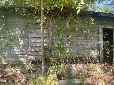 42 beautiful acres, with rolling pastures, mature trees and - photo 8