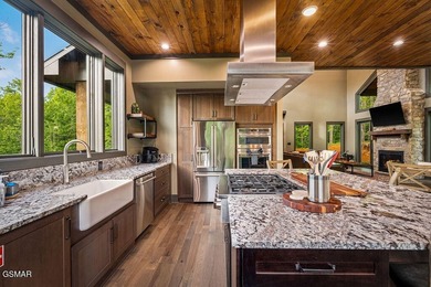 TOTAL LUXURY EXPERIENCE! Fully custom, turnkey cabin featuring 3 - photo 14