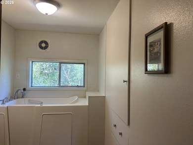 Own a sweet beach cottage just moments from the park, lake and - photo 18