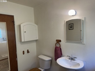 Own a sweet beach cottage just moments from the park, lake and - photo 20