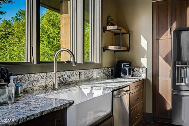 TOTAL LUXURY EXPERIENCE! Fully custom, turnkey cabin featuring 3 - photo 21