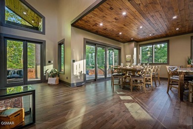 TOTAL LUXURY EXPERIENCE! Fully custom, turnkey cabin featuring 3 - photo 24