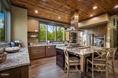 TOTAL LUXURY EXPERIENCE! Fully custom, turnkey cabin featuring 3 - photo 26