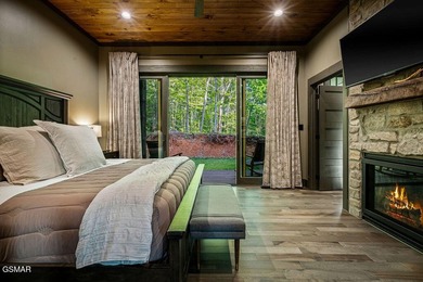TOTAL LUXURY EXPERIENCE! Fully custom, turnkey cabin featuring 3 - photo 32