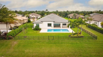 EXTRAORDINARY VALUE IN ANCIENT TREE - THE ONLY POOL HOME - photo 36