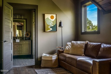 TOTAL LUXURY EXPERIENCE! Fully custom, turnkey cabin featuring 3 - photo 40