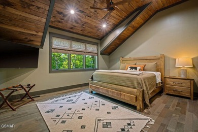 TOTAL LUXURY EXPERIENCE! Fully custom, turnkey cabin featuring 3 - photo 41