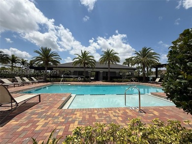 EXTRAORDINARY VALUE IN ANCIENT TREE - THE ONLY POOL HOME - photo 41
