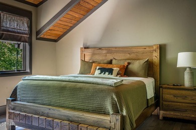 TOTAL LUXURY EXPERIENCE! Fully custom, turnkey cabin featuring 3 - photo 42