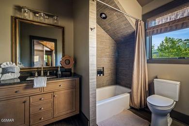 TOTAL LUXURY EXPERIENCE! Fully custom, turnkey cabin featuring 3 - photo 43