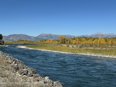 An exceptional 20.29-acre ranchette on the Snake River, offering - photo 46