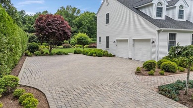 Welcome home to 6 Briana Court, a beautifully maintained - photo 4
