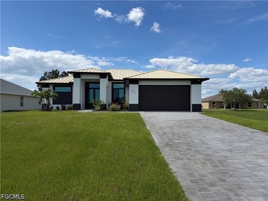 Welcome to your dream home in Cape Coral! This stunning single - photo 1