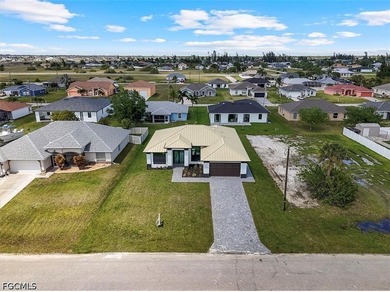 Welcome to your dream home in Cape Coral! This stunning single - photo 3