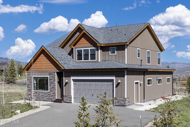 This stunning 4-bed, 3-bath mountain retreat combines luxury - photo 1