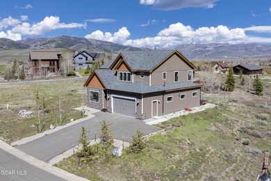 This stunning 4-bed, 3-bath mountain retreat combines luxury - photo 7