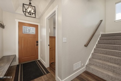 This stunning 4-bed, 3-bath mountain retreat combines luxury - photo 8