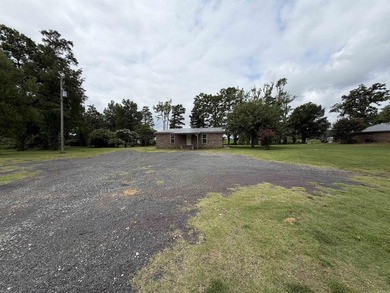 This beautifull updated property has a new roof and an Hvac a - photo 2
