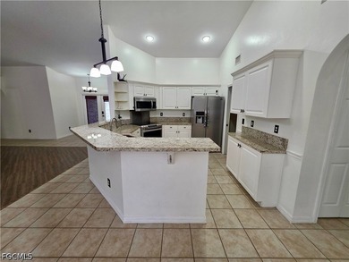 Welcome to this beautifully maintained 3-bedroom plus den - photo 8