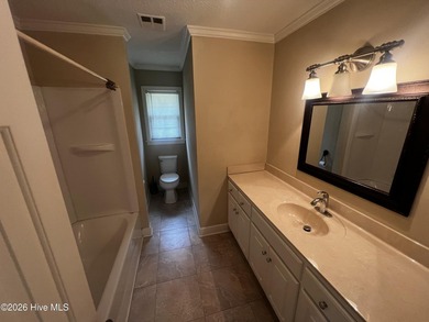 Looking for privacy and quiet living? This one owner family home - photo 11