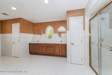 Nestled in an exclusive, tranquil section of Todt Hill, this - photo 17
