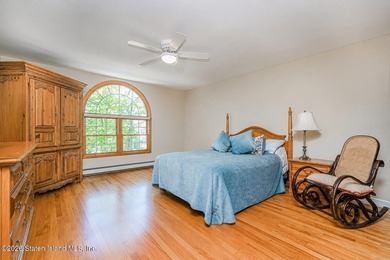 Nestled in an exclusive, tranquil section of Todt Hill, this - photo 18