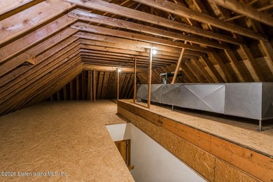 Nestled in an exclusive, tranquil section of Todt Hill, this - photo 22