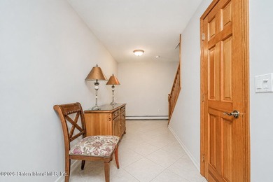 Nestled in an exclusive, tranquil section of Todt Hill, this - photo 23