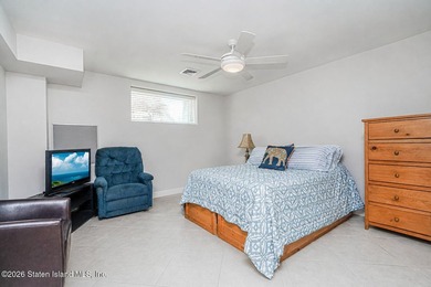 Nestled in an exclusive, tranquil section of Todt Hill, this - photo 24
