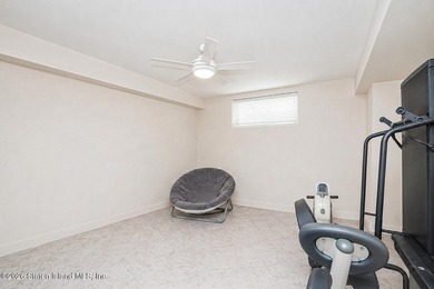 Nestled in an exclusive, tranquil section of Todt Hill, this - photo 27