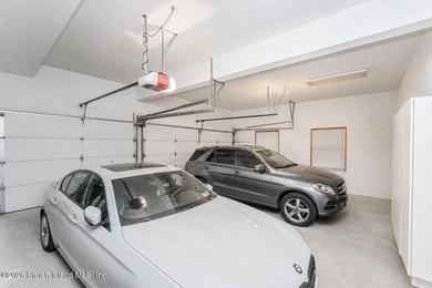 Nestled in an exclusive, tranquil section of Todt Hill, this - photo 28