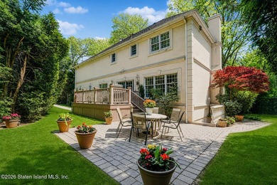 Nestled in an exclusive, tranquil section of Todt Hill, this - photo 29