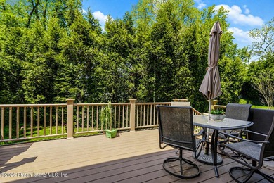 Nestled in an exclusive, tranquil section of Todt Hill, this - photo 30