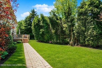 Nestled in an exclusive, tranquil section of Todt Hill, this - photo 33