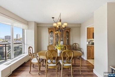 Welcome to the prestigious Pembroke, one of Fort Lee's most - photo 7