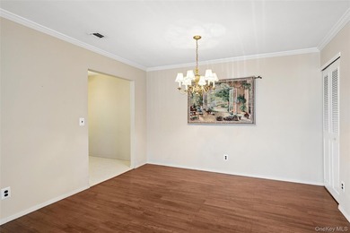 UPPER CHESHIRE UNIT. OPEN FLOOR PLAN. EAT-IN KITCHEN - photo 13