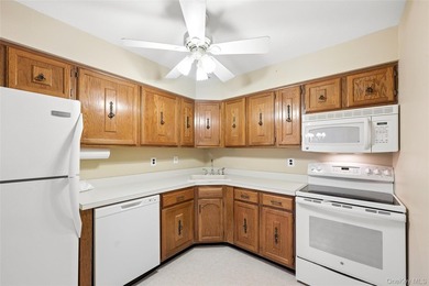 UPPER CHESHIRE UNIT. OPEN FLOOR PLAN. EAT-IN KITCHEN - photo 20